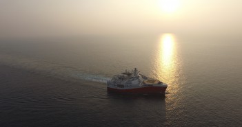 PGS cuts losses in fourth quarter.